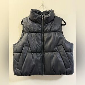 NWT Women’s Banana Republic Vegan Leather Puffer Vest in Black - L‎ petite